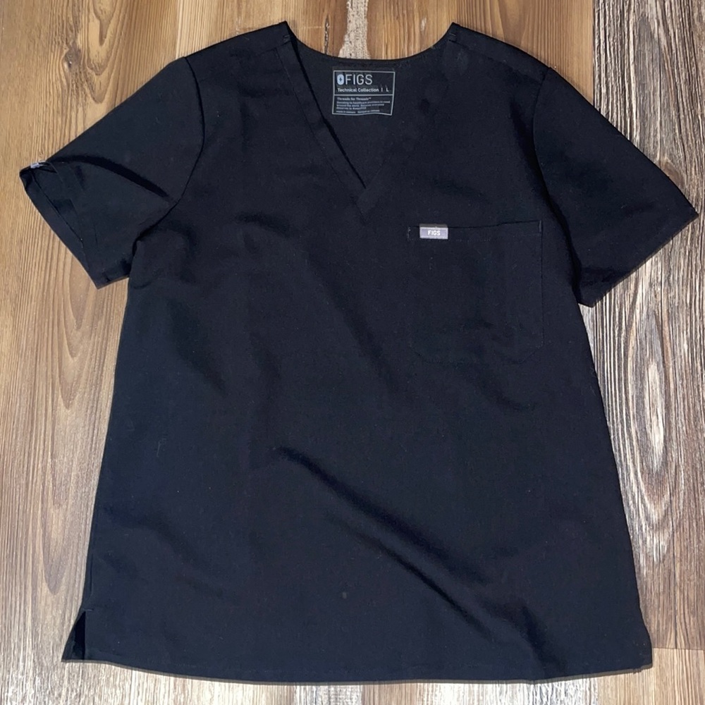 Figs scrub top